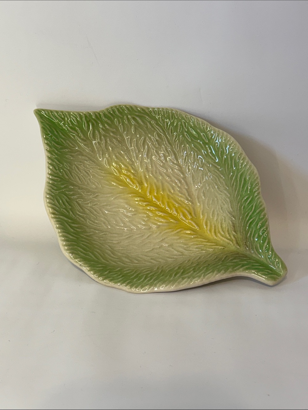 Vintage Mid-Century Ceramic Leaf Trinket Dish – Made in Japan